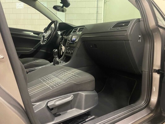 Volkswagen Golf 1.4 TSI Connected Series 125hp 2016, KT-946-X