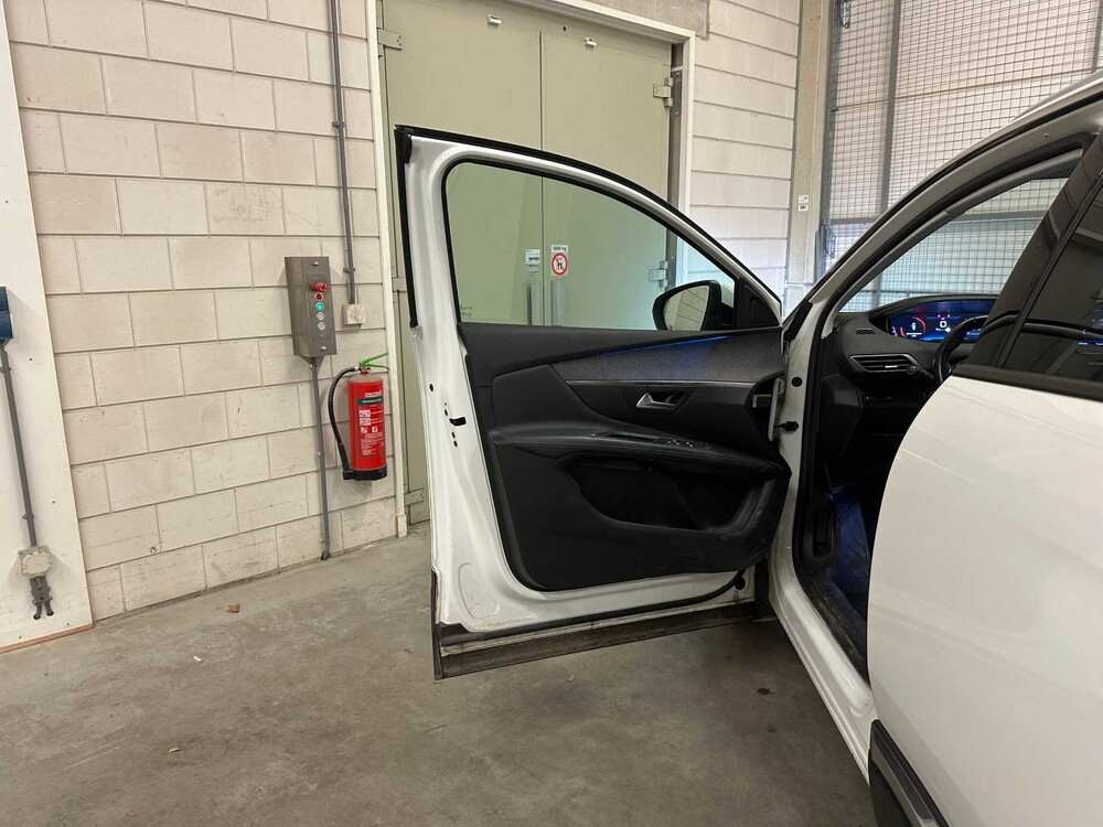 Peugeot 3008 1.2 PureTech Blue Lease Premium 131PS 2020, H-276-PH