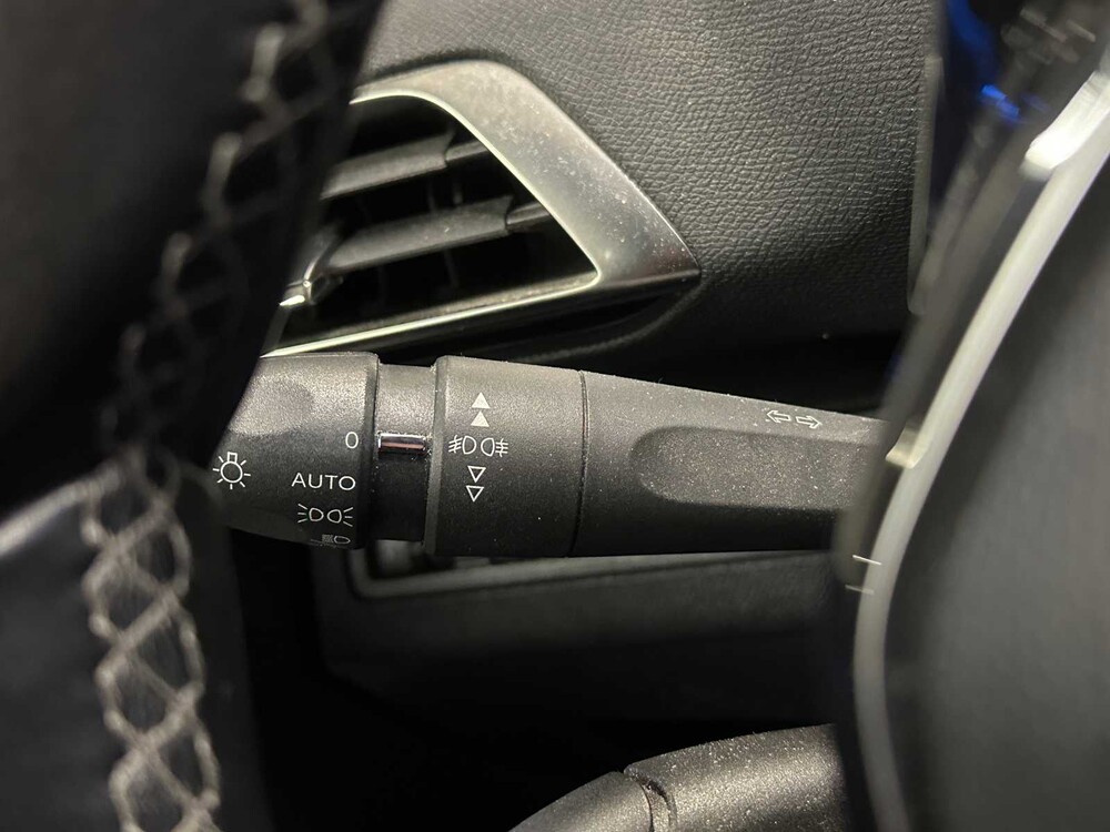 Peugeot 3008 1.2 PureTech Blue Lease Premium 131PS 2020, H-276-PH