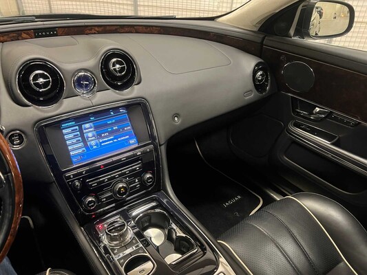 Jaguar XJ 5.0 V8 Portfolio SWB MY-2011 FACELIFT 385PS (Original-NL), 76-PPR-8