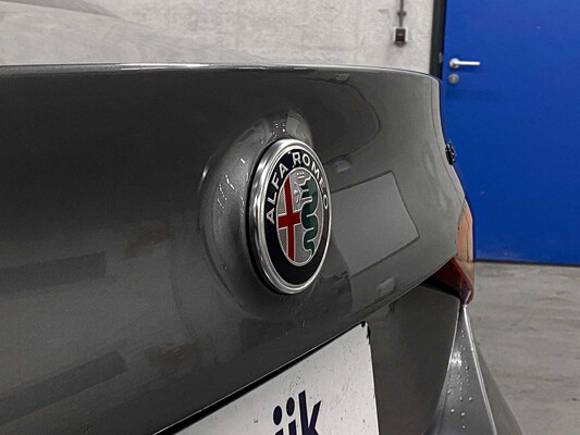 Alfa Romeo Guilia (Facelift) 280PS 2020 -NERO BLACK EDITION-