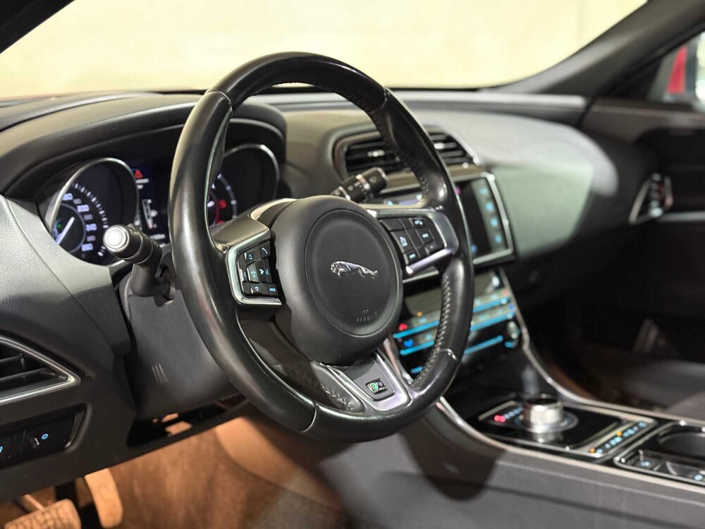 Jaguar XE 2.0 D R-Sport Portfolio X760 163PS 2015, GS-106-G