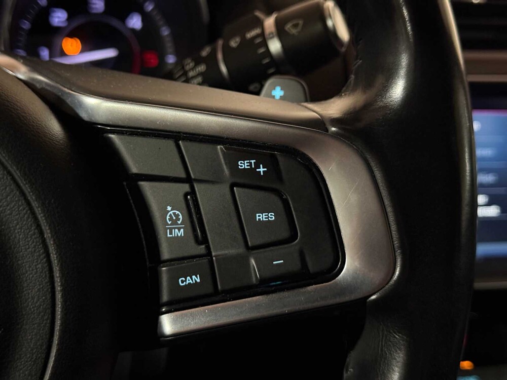 Jaguar XE 2.0 D R-Sport Portfolio X760 163PS 2015, GS-106-G