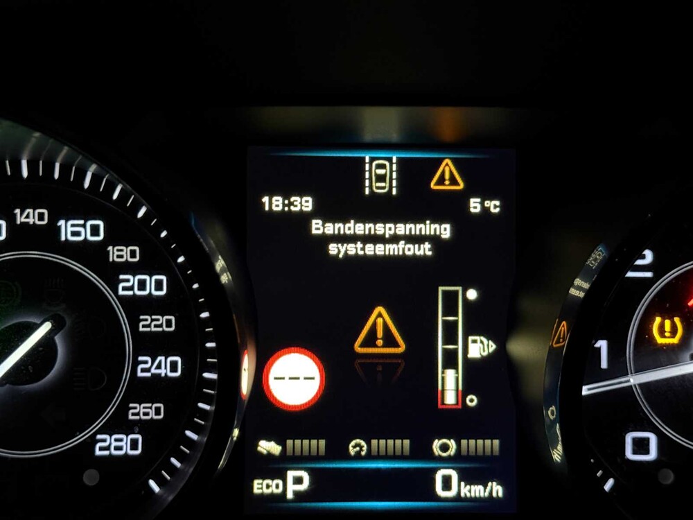 Jaguar XE 2.0 D R-Sport Portfolio X760 163PS 2015, GS-106-G