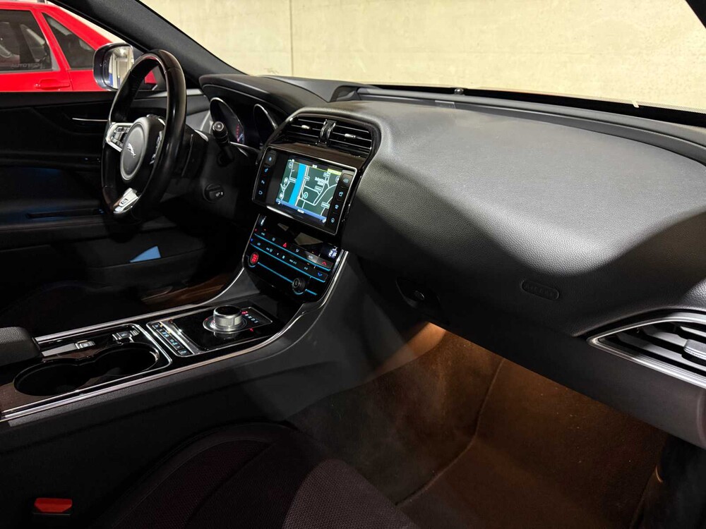 Jaguar XE 2.0 D R-Sport Portfolio X760 163PS 2015, GS-106-G