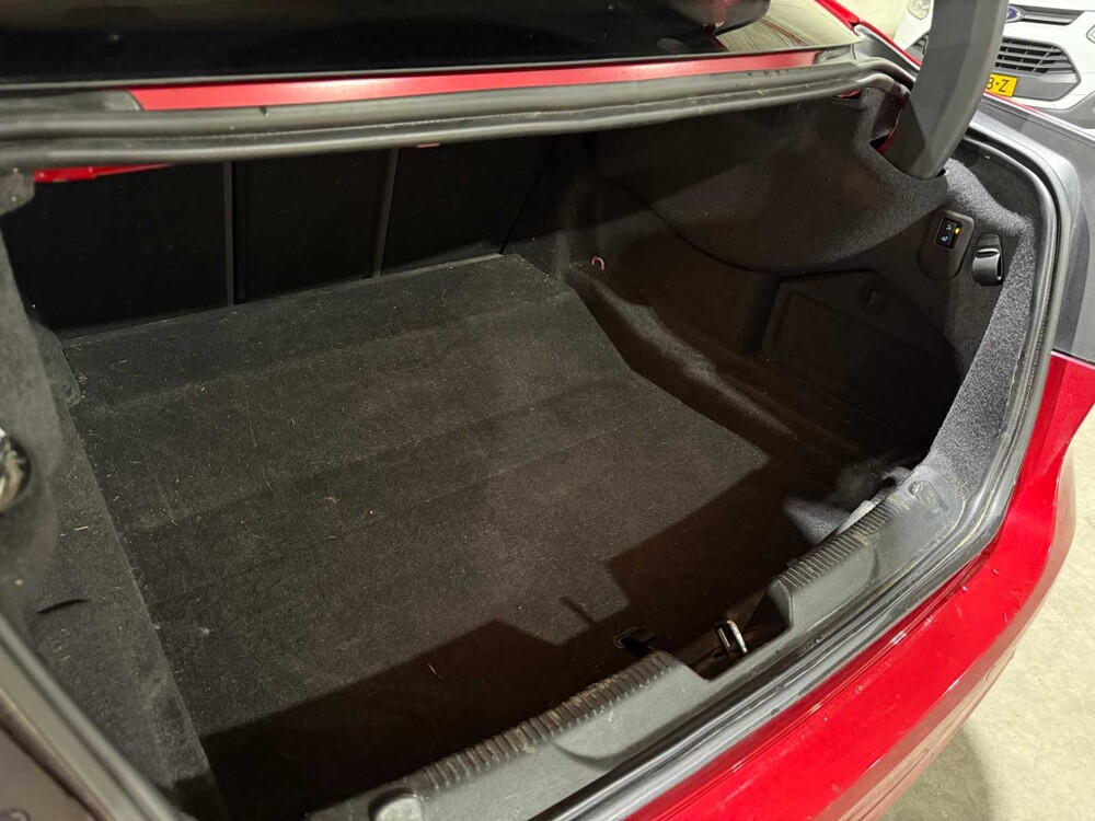 Jaguar XE 2.0 D R-Sport Portfolio X760 163PS 2015, GS-106-G