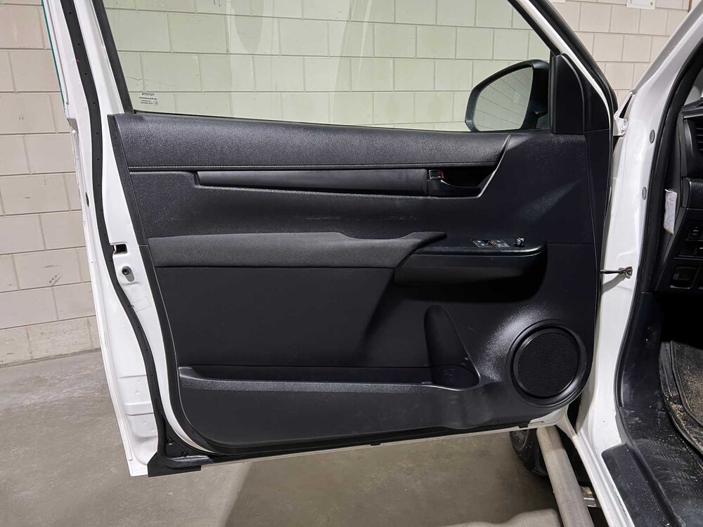 Toyota HiLux 2.4 D-4D-F Xtra Cab Cool Comfort 150hp 2017, V-185-FV Commercial Vehicle