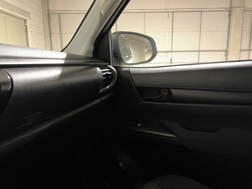 Toyota HiLux 2.4 D-4D-F Xtra Cab Cool Comfort 150hp 2017, V-185-FV Commercial Vehicle