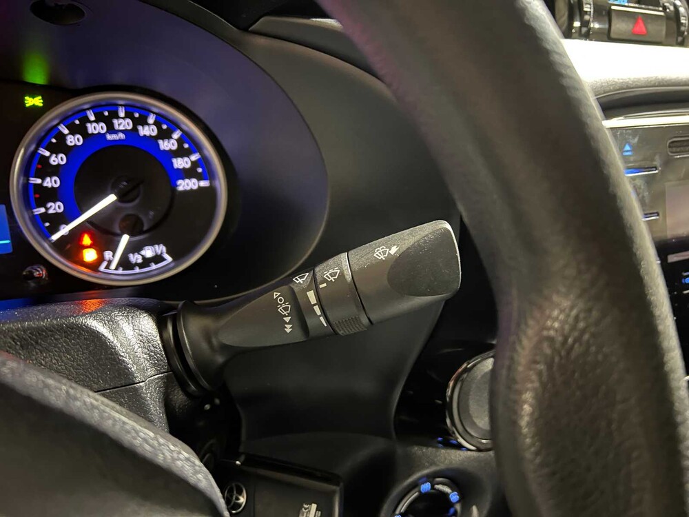 Toyota HiLux 2.4 D-4D-F Xtra Cab Cool Comfort 150hp 2017, V-185-FV Commercial Vehicle