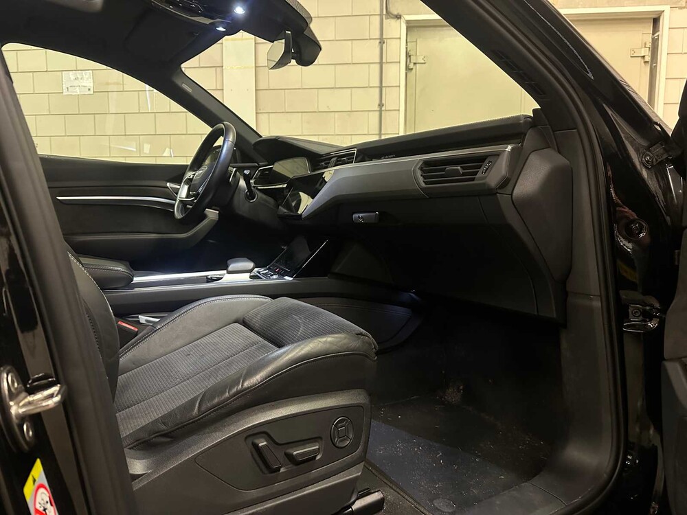 Audi e-tron 50 quattro Launch Edition schwarz 71 kWh S-Line 313PS 2019 (Original-NL + 1. Besitzer), G-119-XV