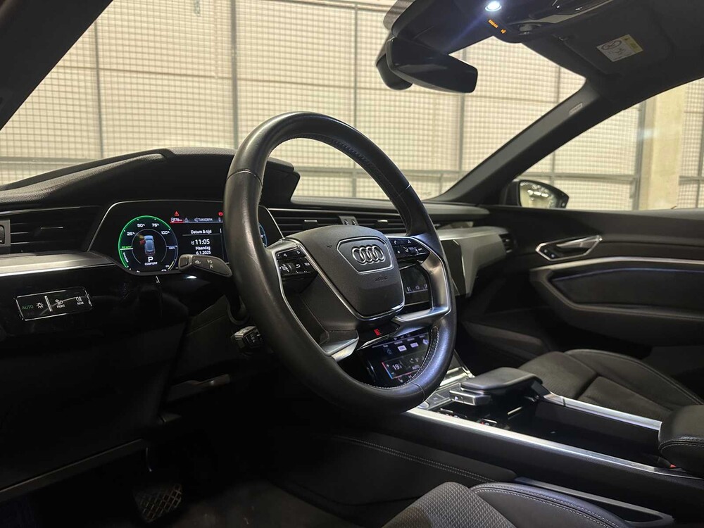 Audi e-tron 50 quattro Launch Edition schwarz 71 kWh S-Line 313PS 2019 (Original-NL + 1. Besitzer), G-119-XV