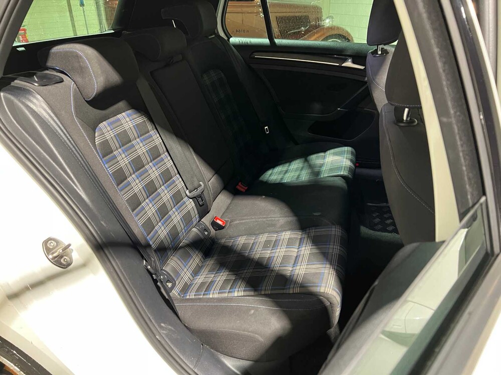 Volkswagen Golf GTE 1.4 TSI 150PS 2015, GF-548-P