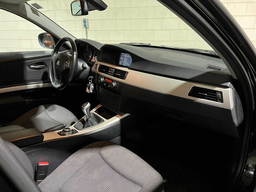 BMW 318i Touring Business Line 143PS 2010 3er, 7-SGN-42