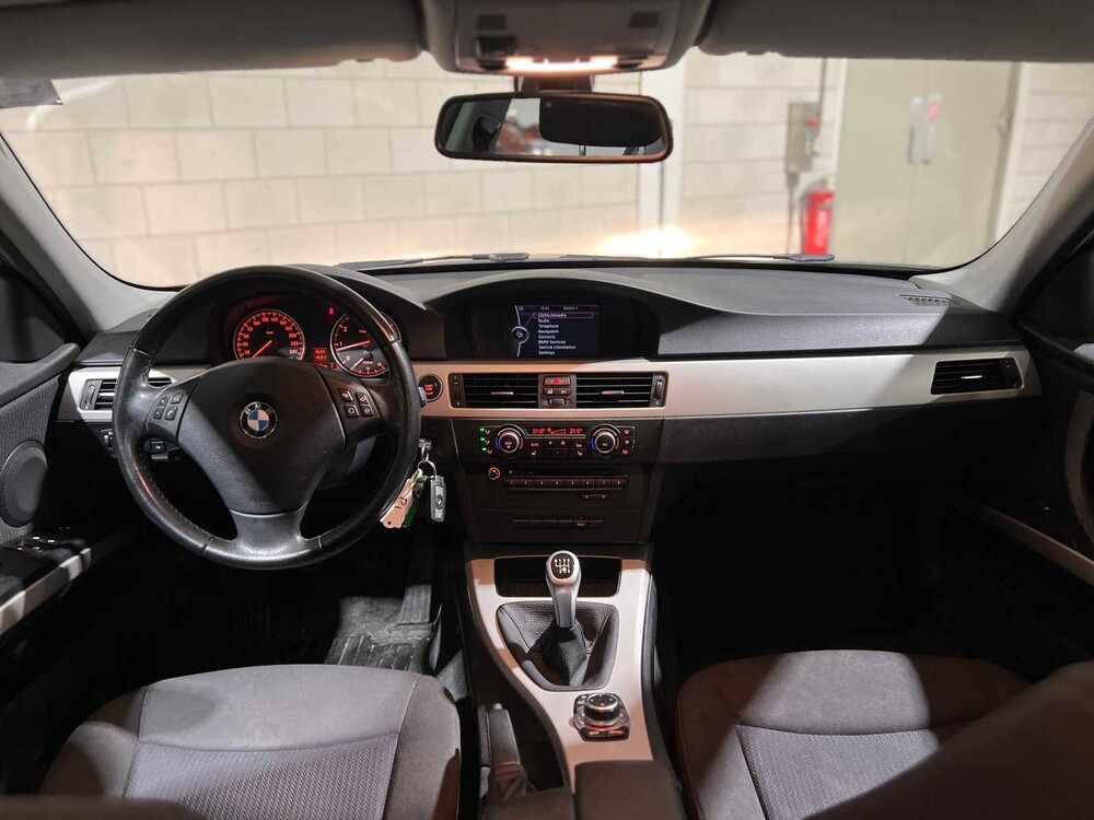 BMW 318i Touring Business Line 143PS 2010 3er, 7-SGN-42