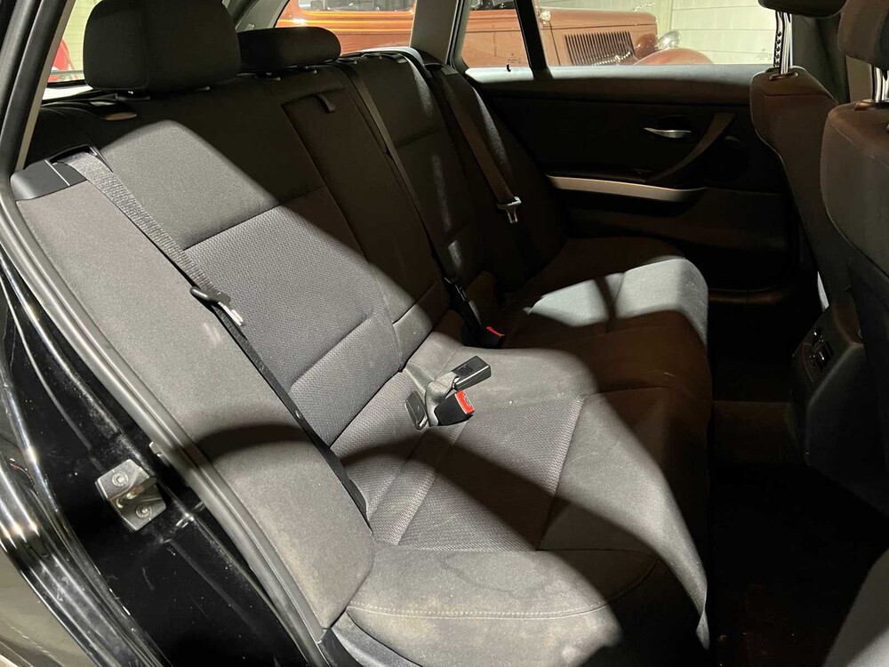 BMW 318i Touring Business Line 143PS 2010 3er, 7-SGN-42