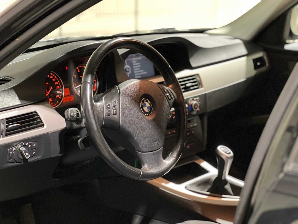 BMW 318i Touring Business Line 143PS 2010 3er, 7-SGN-42