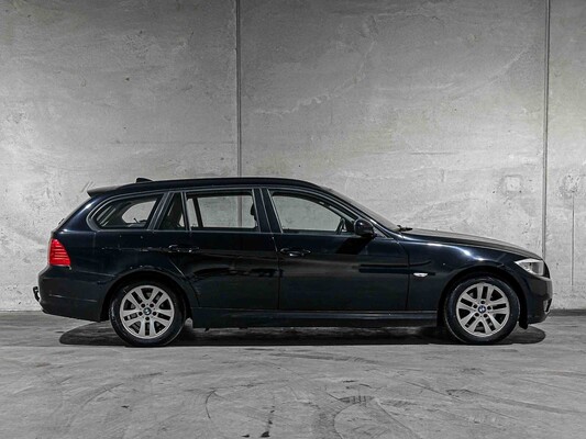 BMW 318i Touring Business Line 143hp 2010 3-series, 7-SGN-42