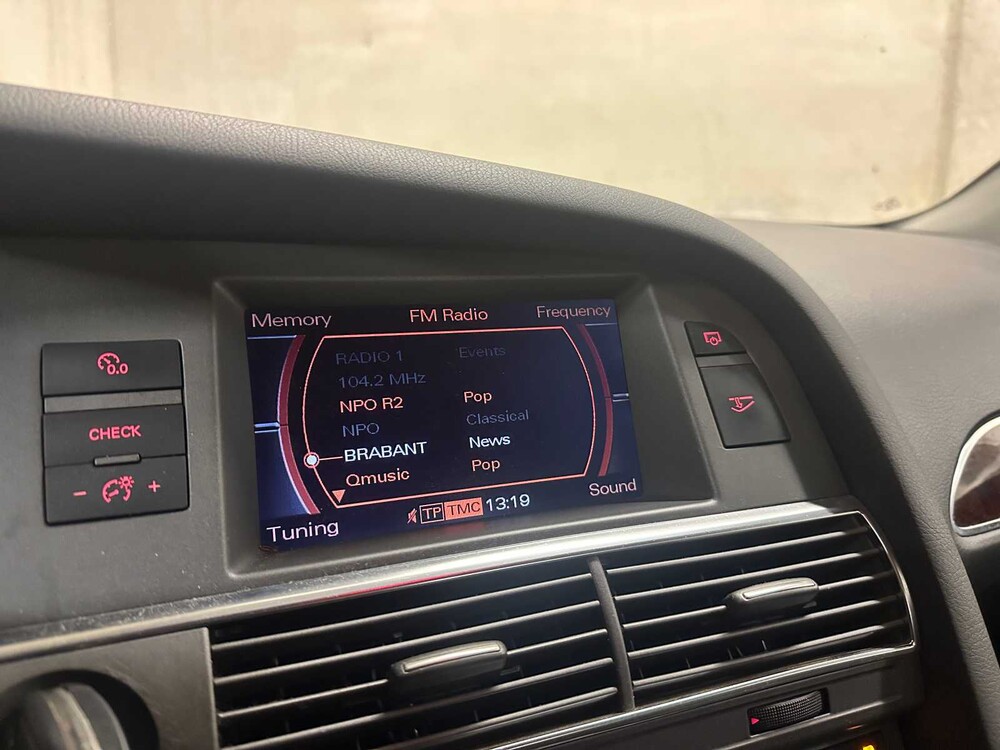 Audi A6 Limousine 2.4 Pro Line 177pk 2004 (Origineel-NL), 03-PP-XT