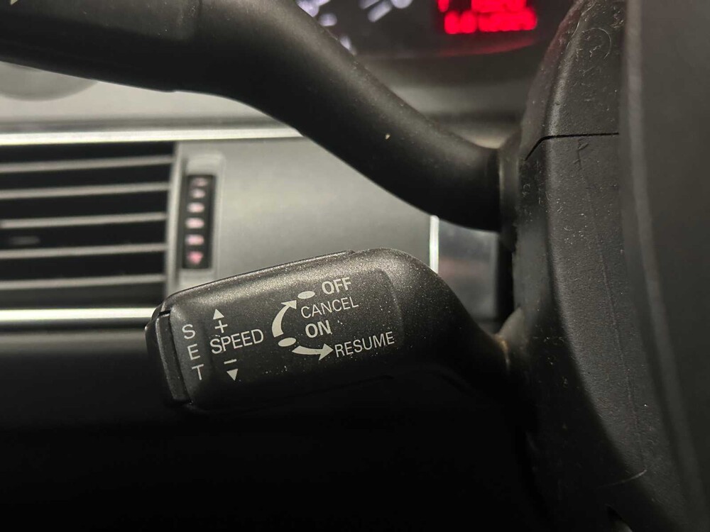 Audi A6 Limousine 2.4 Pro Line 177pk 2004 (Origineel-NL), 03-PP-XT