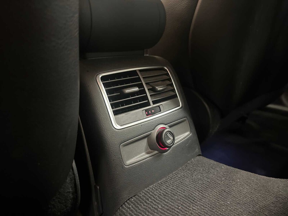 Audi A6 Limousine 2.4 Pro Line 177pk 2004 (Origineel-NL), 03-PP-XT