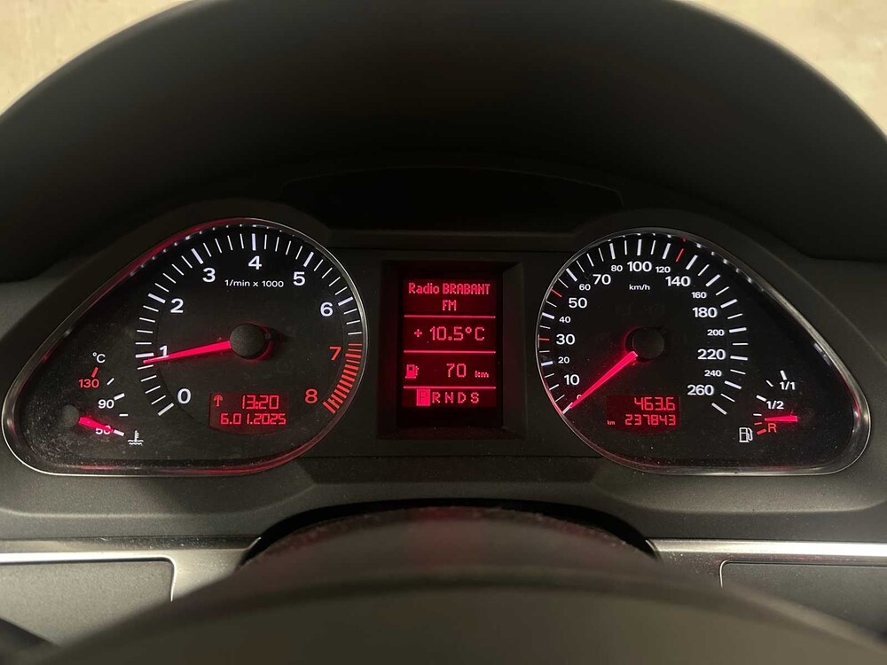 Audi A6 Limousine 2.4 Pro Line 177pk 2004 (Origineel-NL), 03-PP-XT