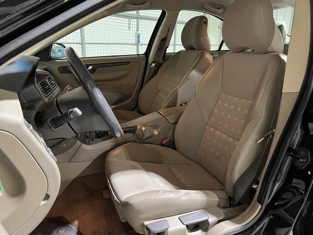 Volvo S60 2.4 140pk 2001, 88-HD-RN