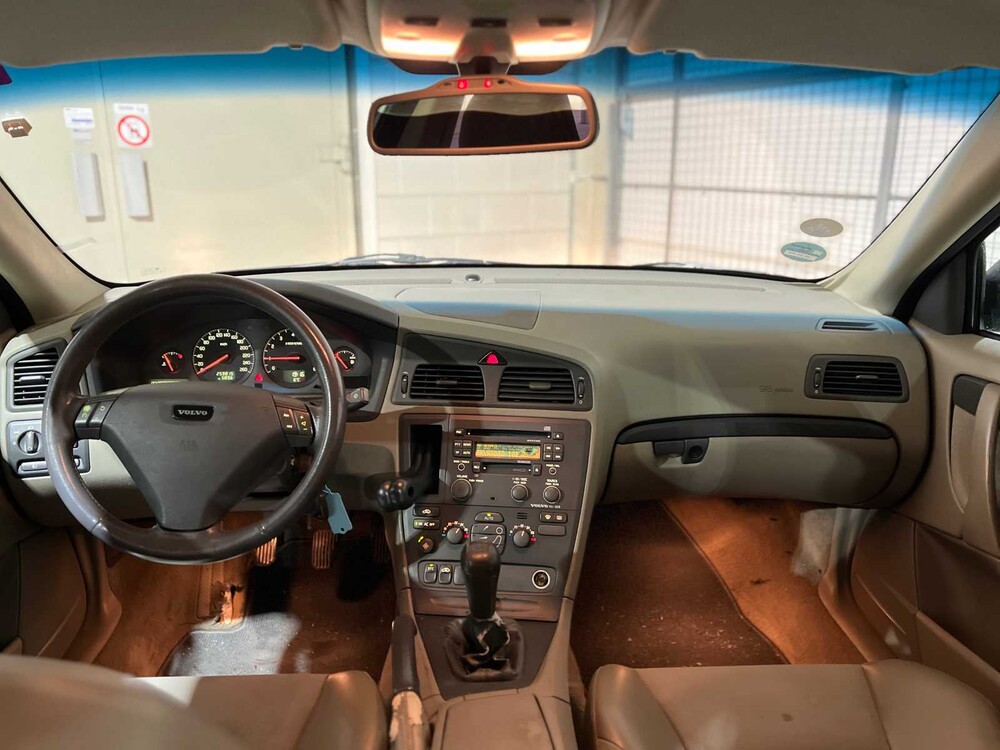 Volvo S60 2.4 140pk 2001, 88-HD-RN