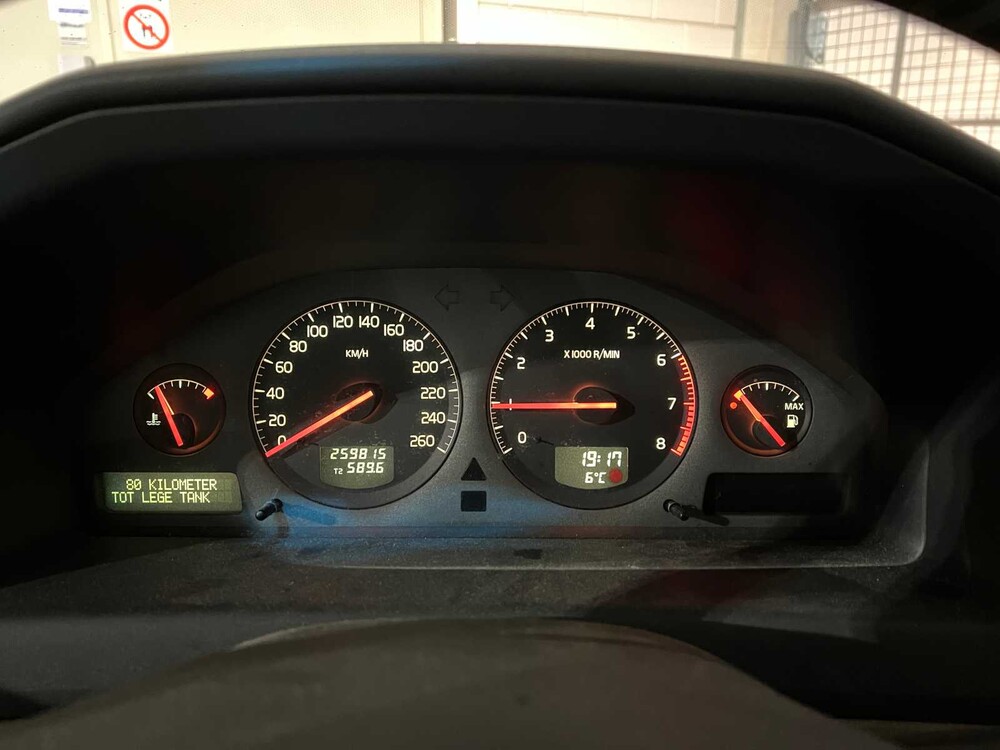 Volvo S60 2.4 140pk 2001, 88-HD-RN