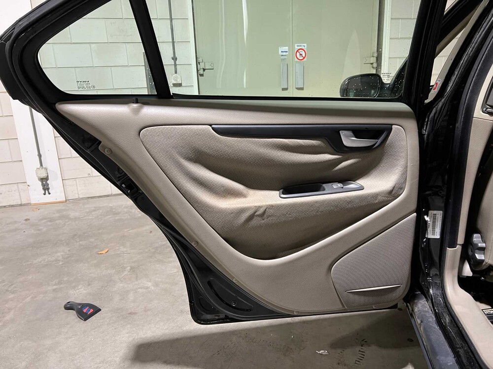 Volvo S60 2.4 140pk 2001, 88-HD-RN