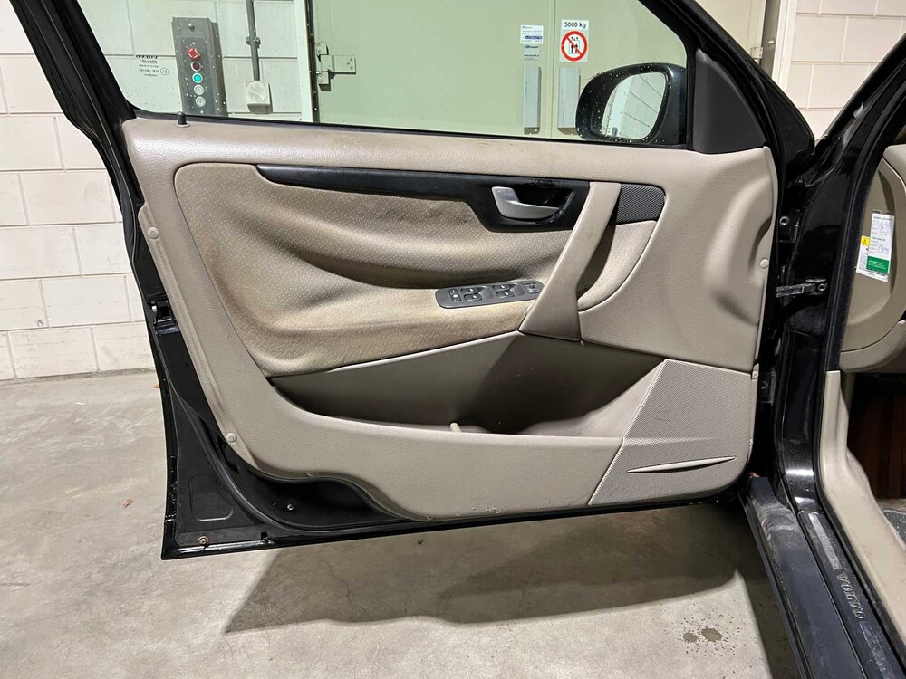 Volvo S60 2.4 140pk 2001, 88-HD-RN