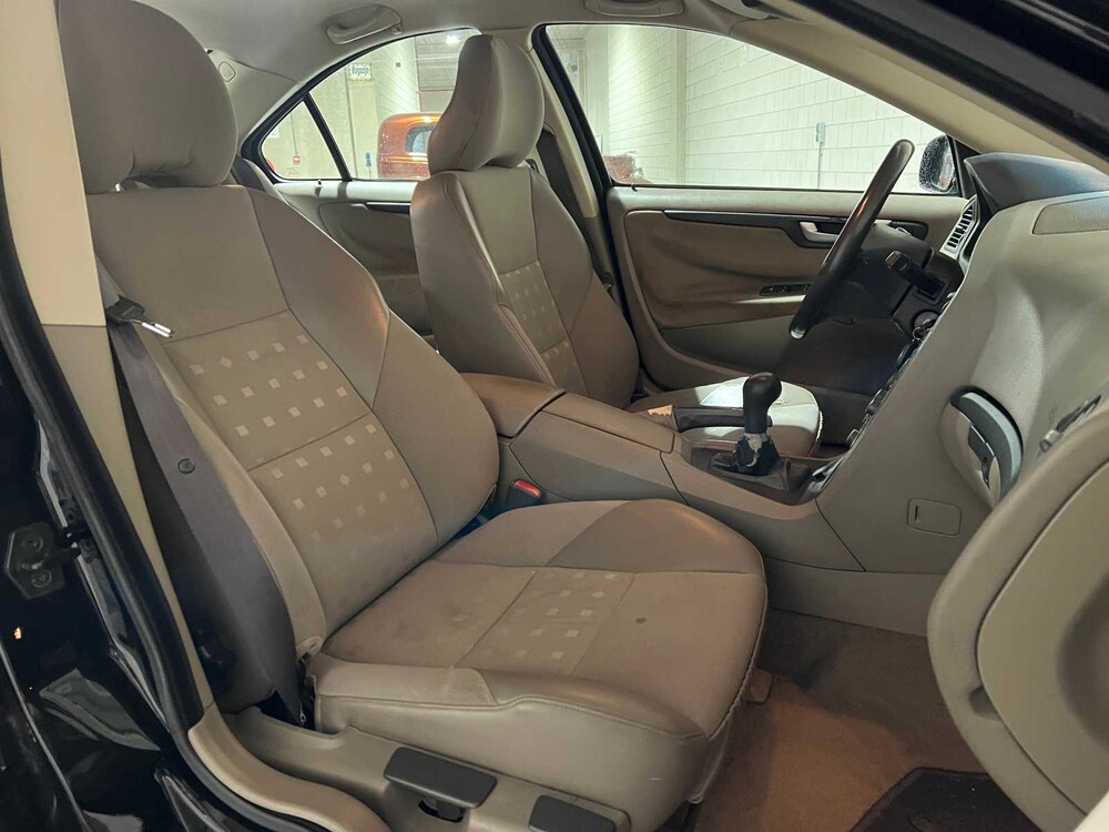 Volvo S60 2.4 140pk 2001, 88-HD-RN