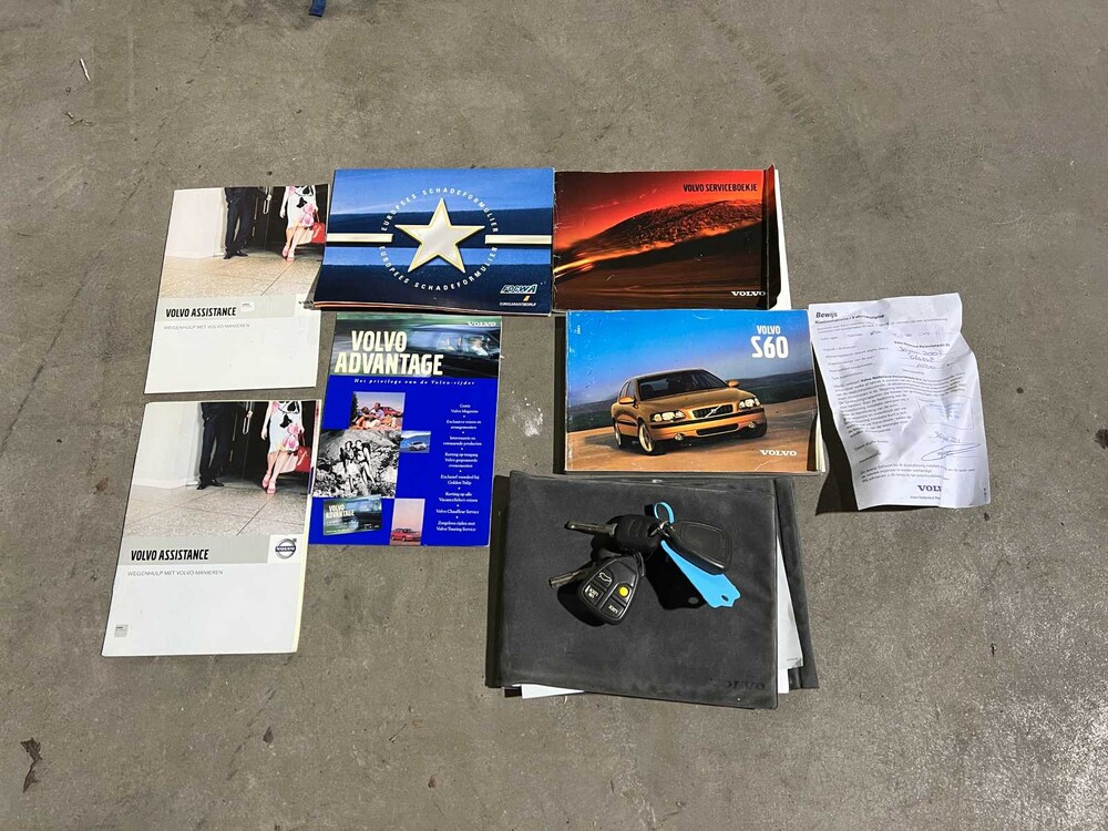 Volvo S60 2.4 140pk 2001, 88-HD-RN