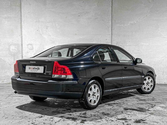 Volvo S60 2.4 140hp 2001, 88-HD-RN