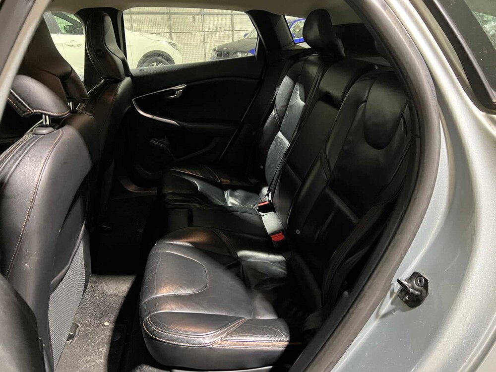 Volvo V40 Cross Country 1.6 T4 Momentum 179pk 2013, 7-KDH-93