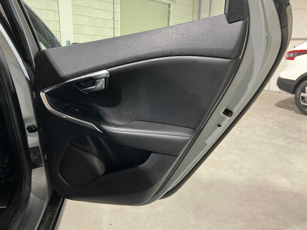 Volvo V40 Cross Country 1.6 T4 Momentum 179pk 2013, 7-KDH-93