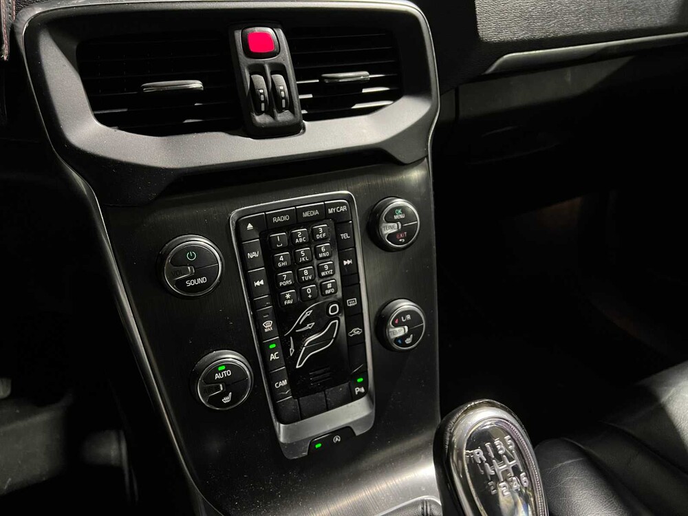 Volvo V40 Cross Country 1.6 T4 Momentum 179pk 2013, 7-KDH-93