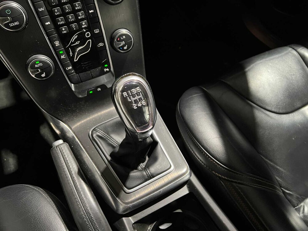 Volvo V40 Cross Country 1.6 T4 Momentum 179pk 2013, 7-KDH-93