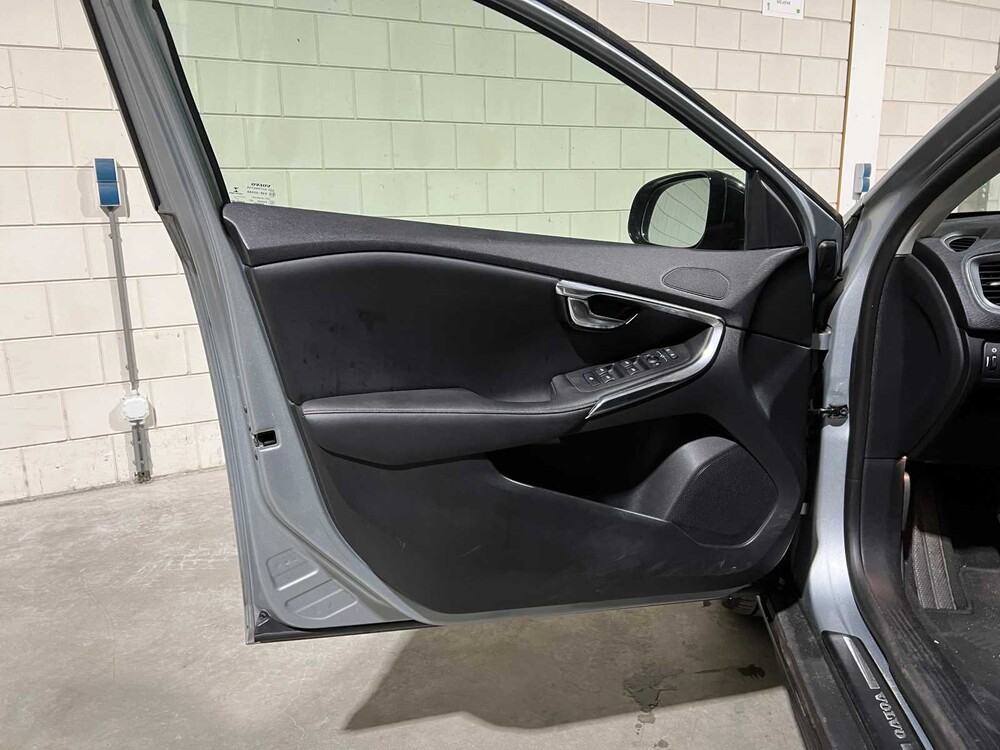 Volvo V40 Cross Country 1.6 T4 Momentum 179pk 2013, 7-KDH-93