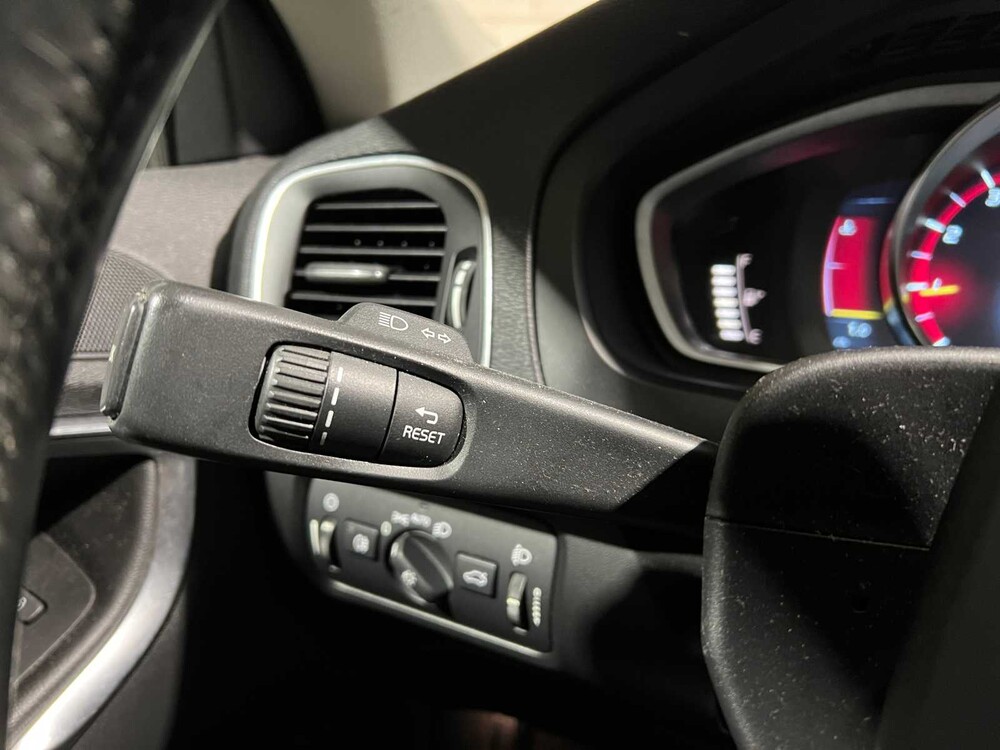 Volvo V40 Cross Country 1.6 T4 Momentum 179pk 2013, 7-KDH-93