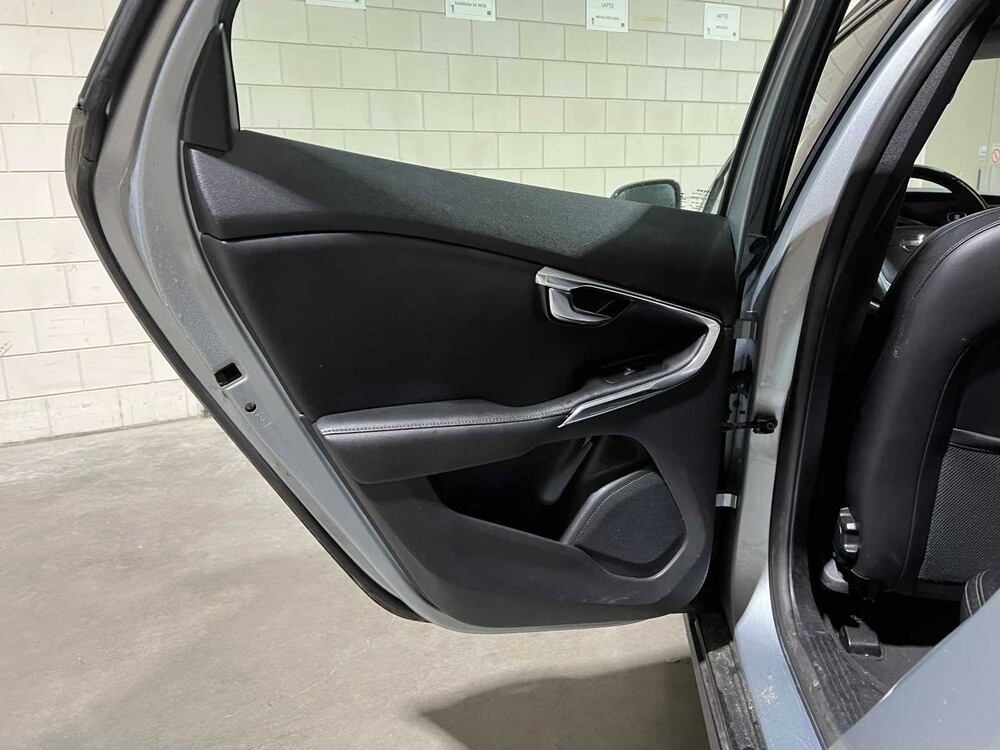 Volvo V40 Cross Country 1.6 T4 Momentum 179pk 2013, 7-KDH-93