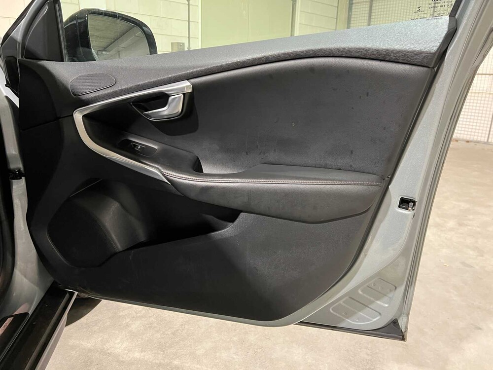 Volvo V40 Cross Country 1.6 T4 Momentum 179pk 2013, 7-KDH-93