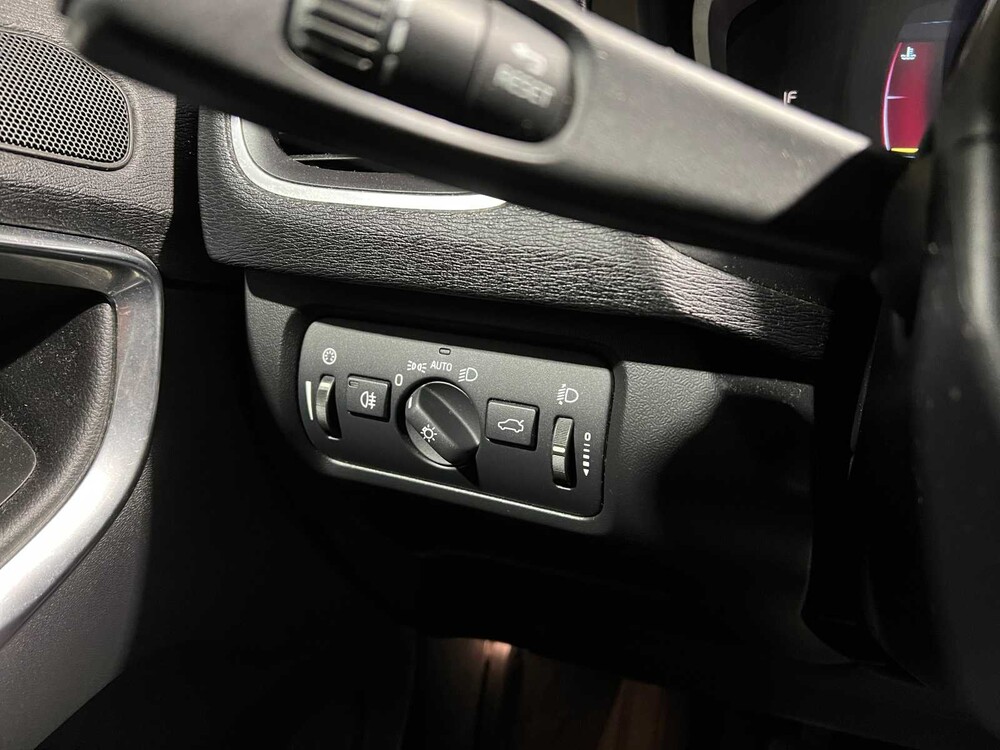 Volvo V40 Cross Country 1.6 T4 Momentum 179pk 2013, 7-KDH-93