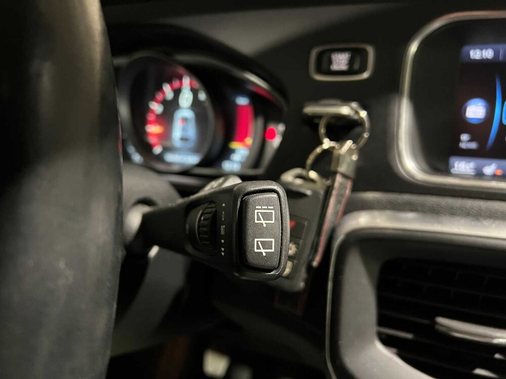 Volvo V40 Cross Country 1.6 T4 Momentum 179pk 2013, 7-KDH-93