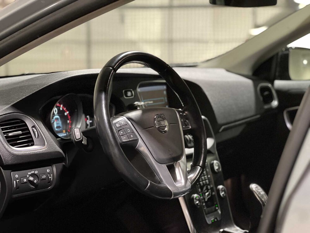 Volvo V40 Cross Country 1.6 T4 Momentum 179pk 2013, 7-KDH-93