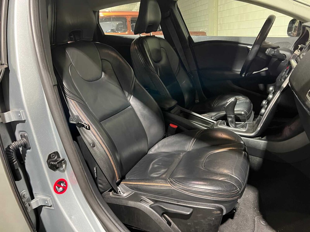 Volvo V40 Cross Country 1.6 T4 Momentum 179pk 2013, 7-KDH-93