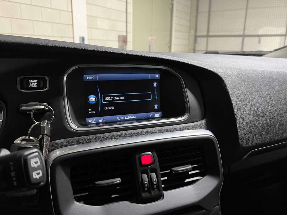 Volvo V40 Cross Country 1.6 T4 Momentum 179pk 2013, 7-KDH-93