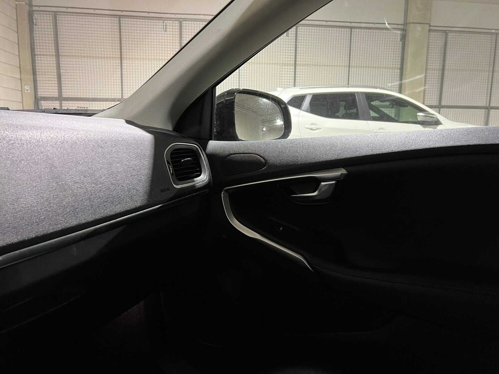 Volvo V40 Cross Country 1.6 T4 Momentum 179pk 2013, 7-KDH-93