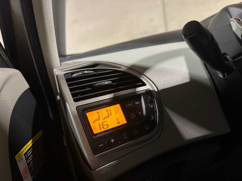 Citroen Grand C4 Picasso 1.6 THP Business EB6V 7-Sitzer 156PS 2011, 37-PLH-7