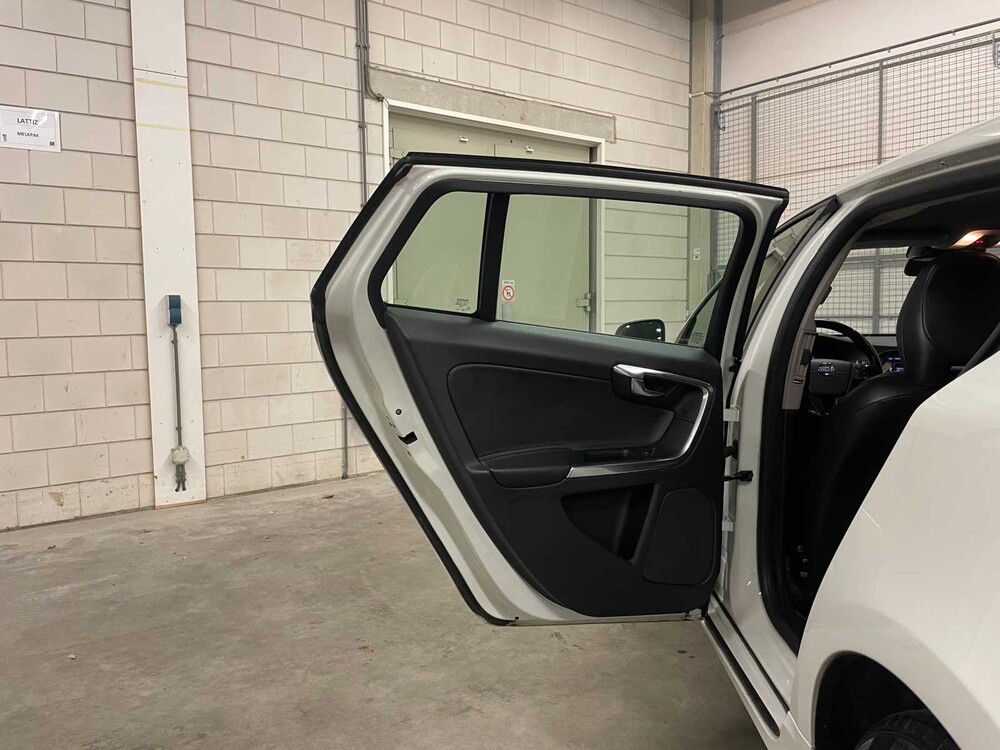 Volvo V60 1.6 T3 Kinetic 150pk 2011 (Origineel-NL), 36-PGK-5