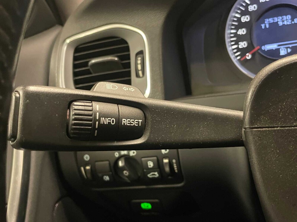 Volvo V60 1.6 T3 Kinetic 150pk 2011 (Origineel-NL), 36-PGK-5